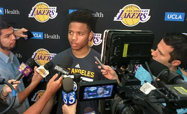 Markelle Fultz, center, speaks with reporters after his private workout with the Los Angeles Lakers at NBA basketball team’s training complex Thursday in El Segundo, Calif.(AP)