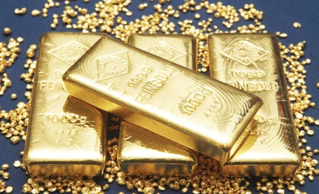 Gold hits 4-week low on firm dollar