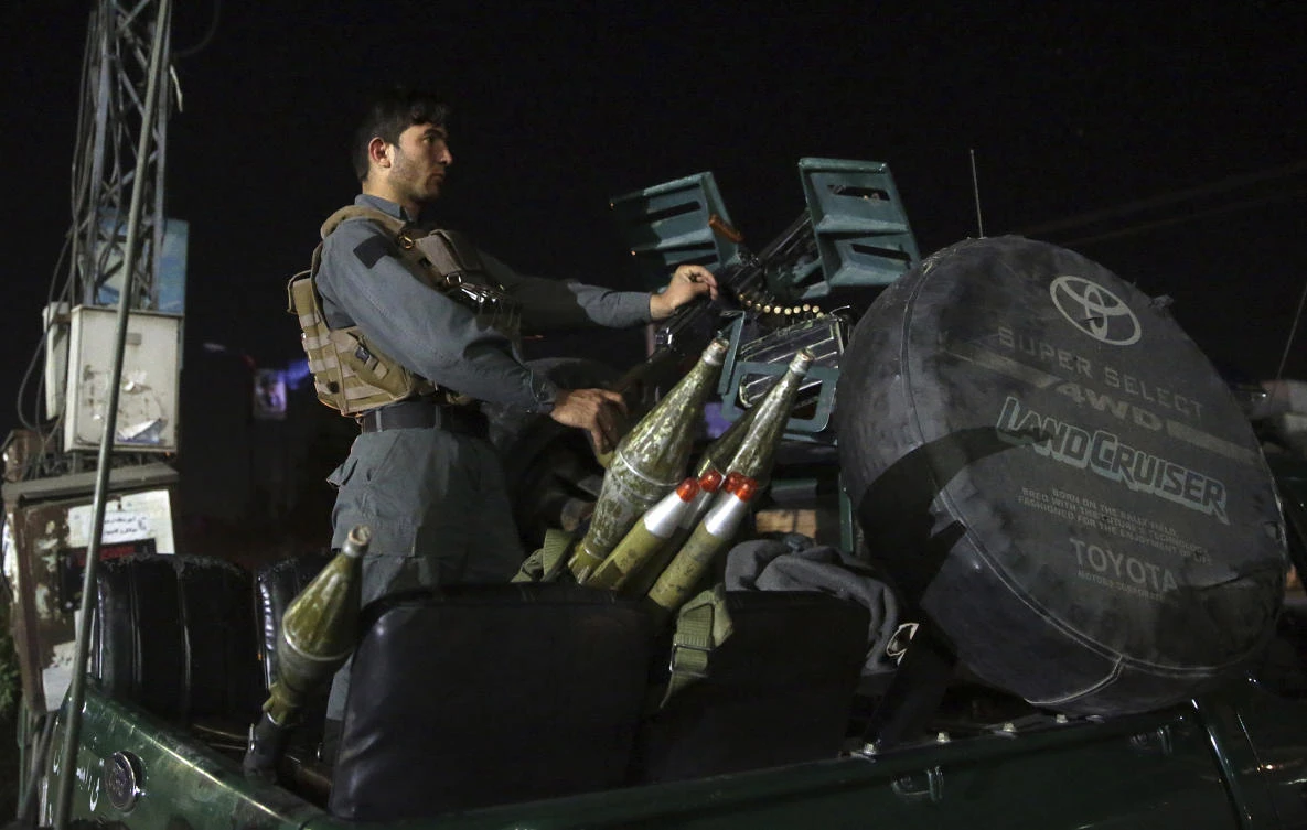 A policeman stands guard at the site of a suicide attack on a Shiites mosque in Kabul, Afghanistan, Thursday, Jun 15, 2017. A suicide bomber struck outside a Shiite mosque in the Afghan capital Kabul late Thursday night, killing a leader of Afghanistan's ethnic Hazaras, Hajji Ramazan Hussainzada, and others. (AP)