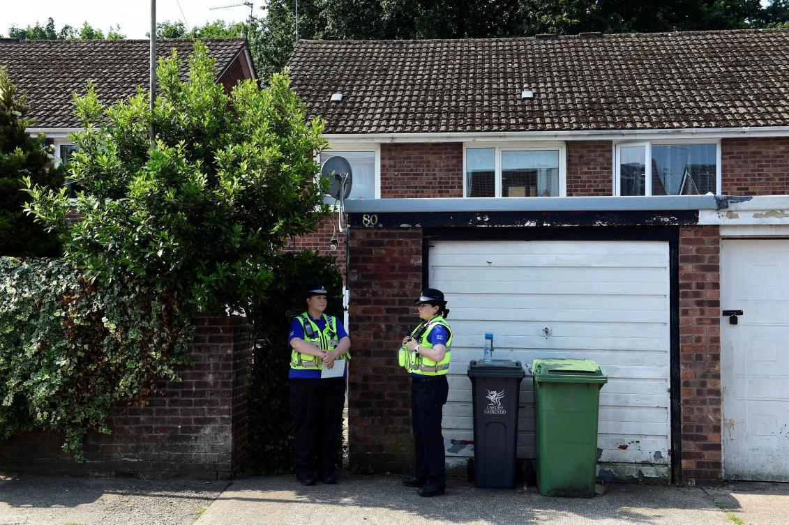 Police officers stand outside the home of Darren Osborne, in Cardiff, Wales June 20, 2017. Osborne has been named by British media as the man suspected of driving a rented van into Muslim worshippers after they left prayers at a north London mosque. (REUTERS)