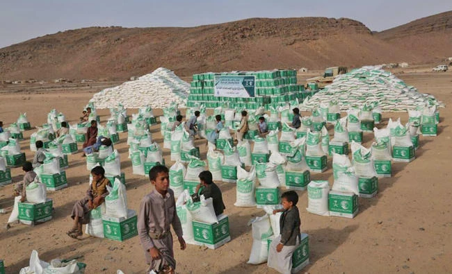 KS Relief distributes food in Sanaa, Yemen. (SPA photo)