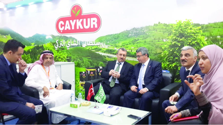 Organic Life Est. Managing Director Aziz Khan with the Turkish consul, Turkish commercial attaché
and the CEO of Caykur, with other delegates.