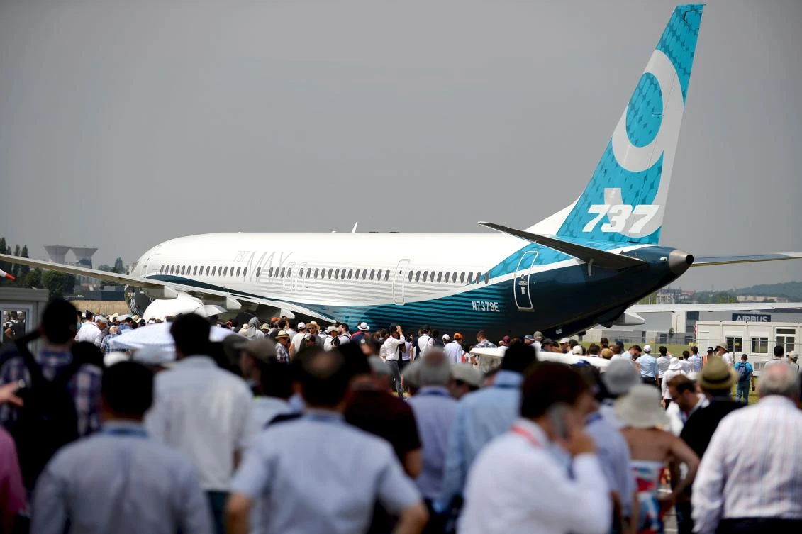 The Boeing 737 Max 9 moves on the tarmac prior to its flying display at Le Bourget on June 22, 2017 during the International Paris Air Show. The public days starts on Friday 23. / AFP / ERIC PIERMONT
