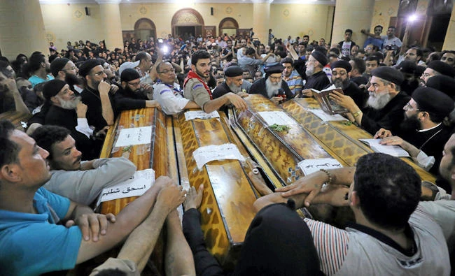 Mourners gather at the Sacred Family Church for the funeral of Coptic Christians who were killed in Minya, Egypt, on May 26, 2017. (REUTERS/Mohamed Abd El Ghany)