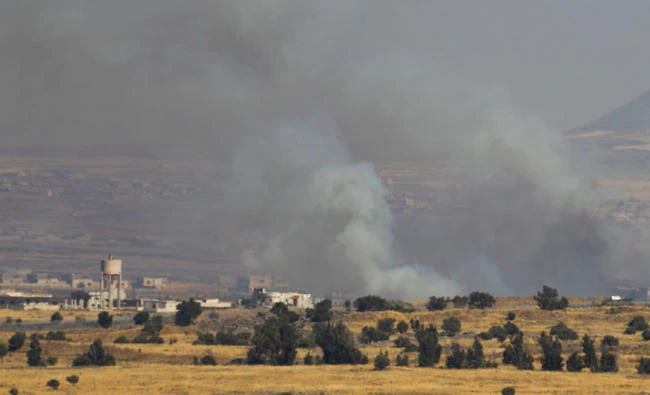 Smoke billows from the Syrian side of its border with Israel on June 24, 2017, after projectiles fired from the war-torn country hit the Israeli-occupied Golan Heights. (AFP / JALAA MAREY)