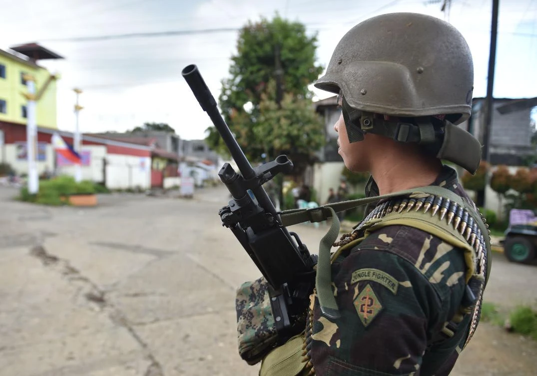 A Philippine army trooper stands guard on a deserted street near the frontline of the fighting between government troops and Muslim militants in Marawi, on southern island of Mindanao on June 25, 2017. The Philippine military declared an eight-hour ceasefire Sunday in its offensive against Islamist militants occupying parts of the war-torn city of Marawi, to allow residents to celebrate the end of Ramadan. (AFP)
