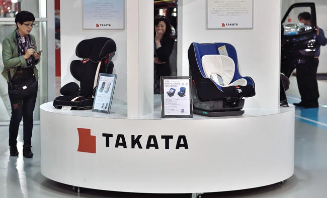Visitors view displays of Japanese autoparts maker Takata Corp. at a car showroom in Tokyo in this file photo. (AFP / KAZUHIRO NOGI)
