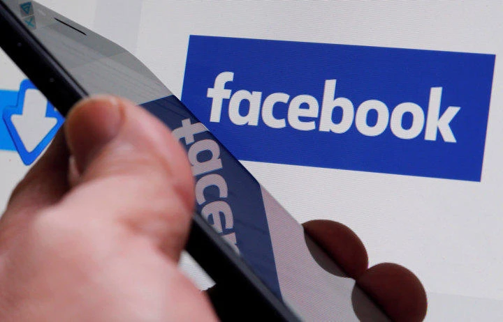 Facebook Inc. is in talks with Hollywood studios about producing scripted, TV-quality shows. (File photo: Reuters)