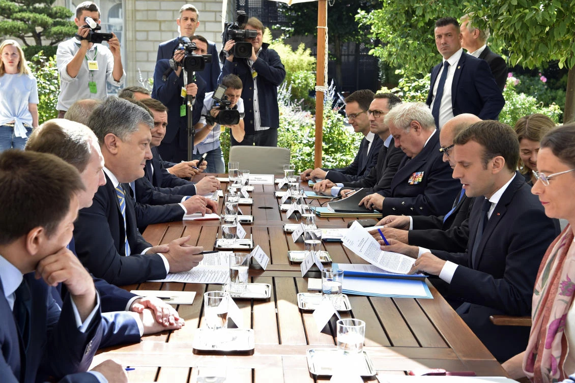 French President Emmanuel Macron and Ukrainian President Petro Poroshenko hold talks in Paris on Monday. (AP)