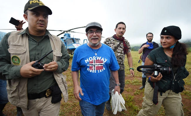 FARC leader Rodrigo Londono Echeverri, center, arrives in Buena Vista, Colombia, on Tuesday. (AFP)