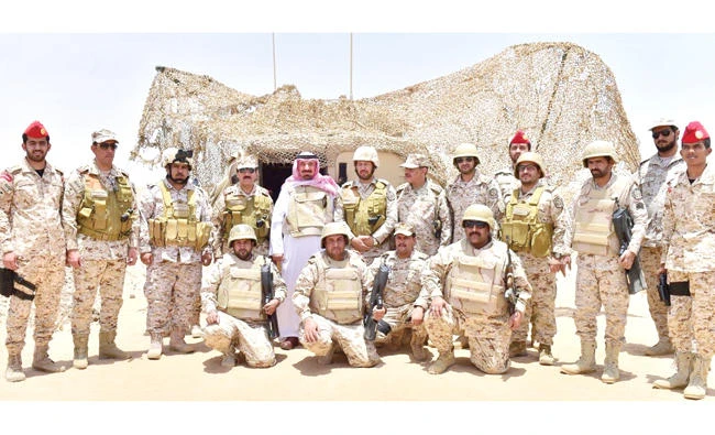 Najran Gov. Prince Jalawi bin Abdul Aziz visits National Guard troops stationed along border areas on the occasion of Eid Al-Fitr. (SPA)