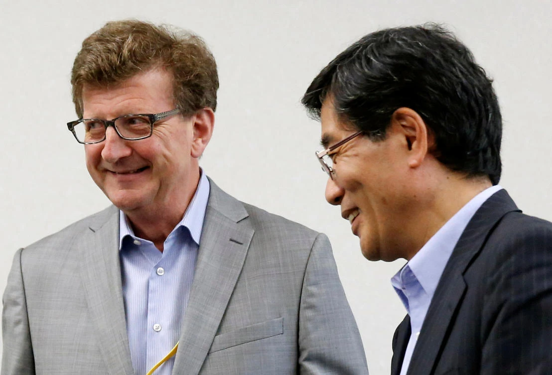EU chief negotiator Raffaele Mauro Petriccione (L) meets with Japan's chief negotiator Yoichi Suzuki. (Reuters)