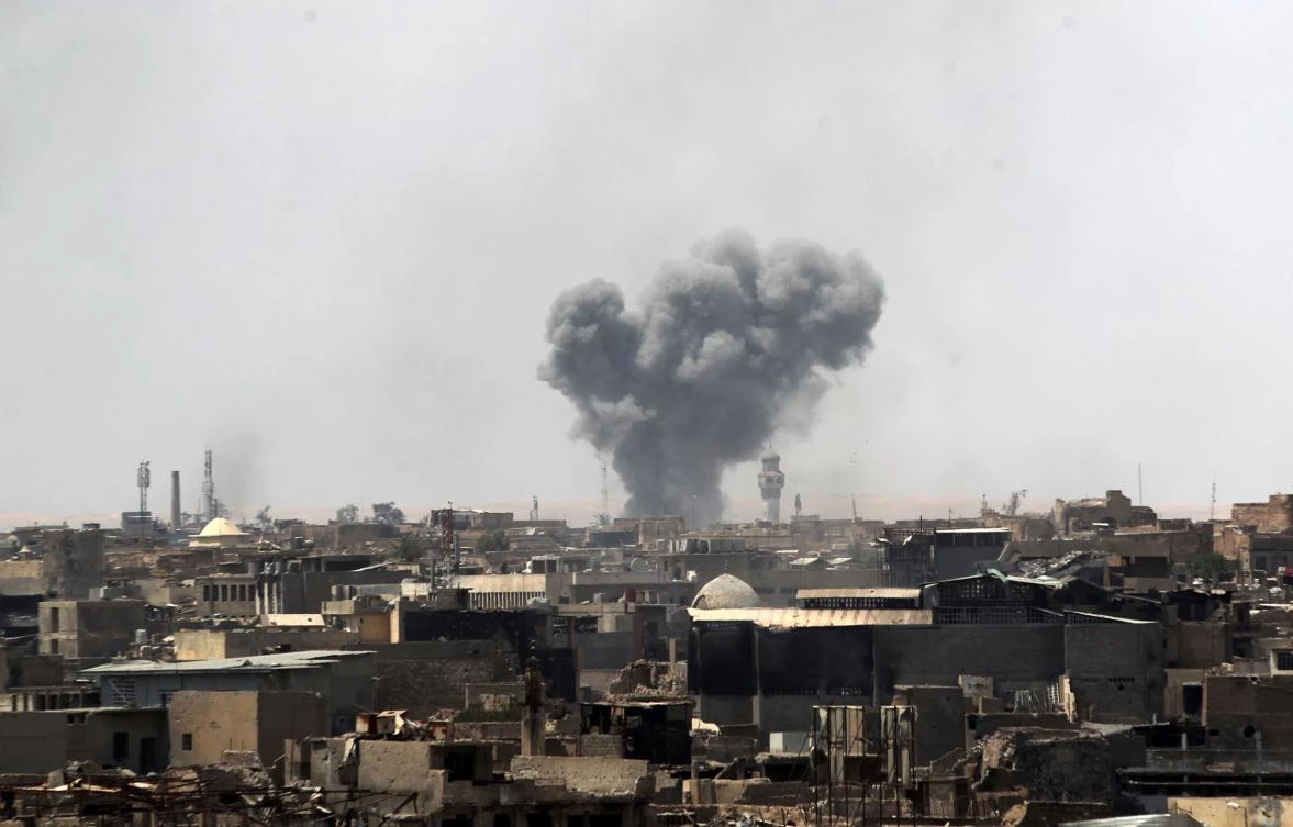 A general view shows smoke billowing from Mosul's Old City on June. (AFP)