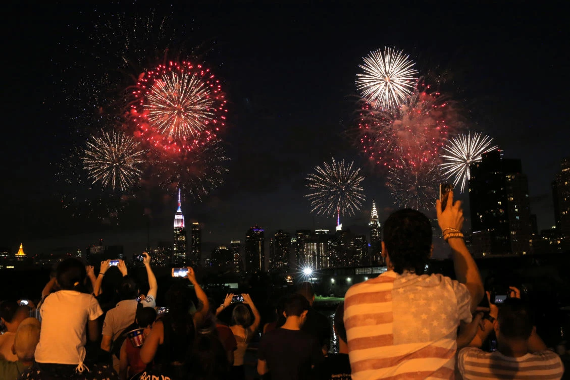 People watch the Macy's 4th of July Firework Show from Brooklyn in New York City, U.S., July 4, 2017. REUTERS/Andrew Kelly TPX IMAGES OF THE DAY