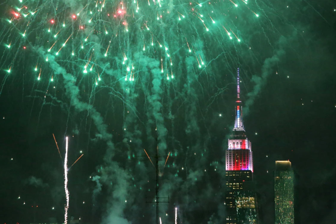 The Empire State Building is seen behind the Macy's 4th of July Firework Show in Manhattan, New York City, U.S., July 4, 2017. REUTERS/Andrew Kelly
