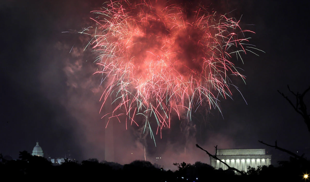 Fireworks explode over the U.S. Capitol (L), the Washington Monument (C) and the Lincoln Memorial (R) in celebration of the 241st anniversary of the Declaration of Independence and the 4th of July holiday in Washington, U.S., July 4, 2017. REUTERS/Jim Bourg