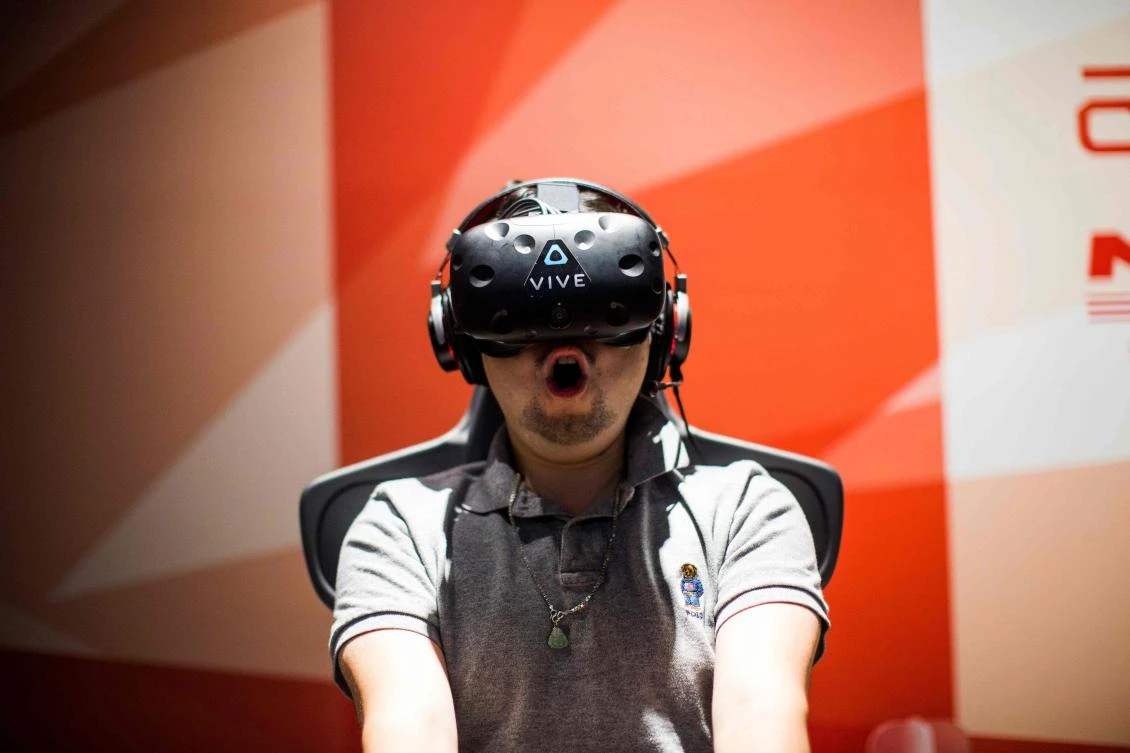 A man plays a virtual reality (VR) Mario Kart game at the Bandai Namco game facility of VR Zone Shinjuku in Tokyo on July 22, 2017. / AFP / Behrouz MEHRI