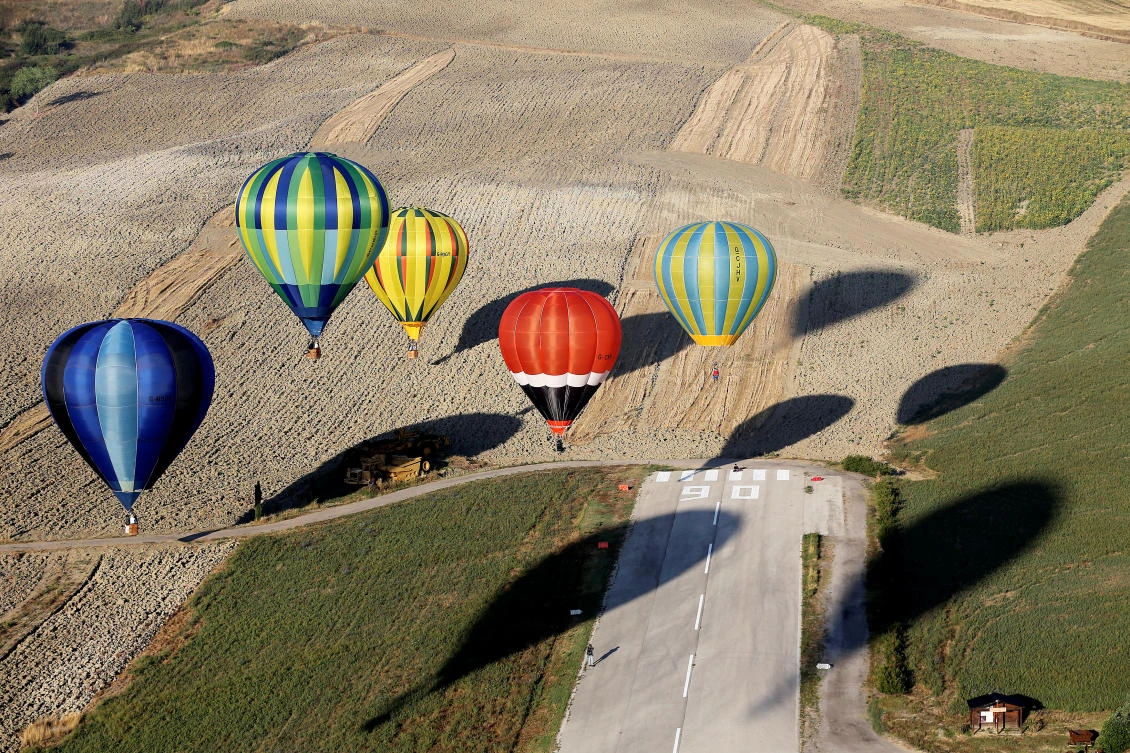 Hot air balloons fly during a hot air ballooning event in Todi, Italy, July 29, 2017. REUTERS/Alessandro Bianchi