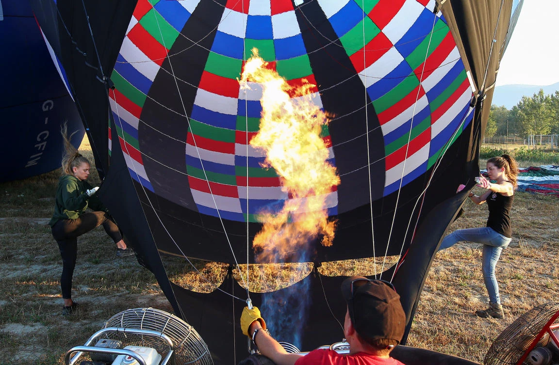 Crew prepare their hot air balloon before flying during a hot air ballooning event in Todi, Italy, July 29, 2017. REUTERS/Alessandro Bianchi