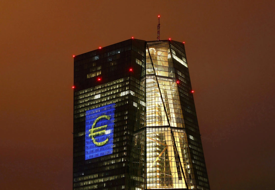 The headquarters of the European Central Bank (ECB) are illuminated with a giant euro sign at the start of the "Luminale, light and building" event in Frankfurt, Germany, March 12, 2016. (Reuters file photo)