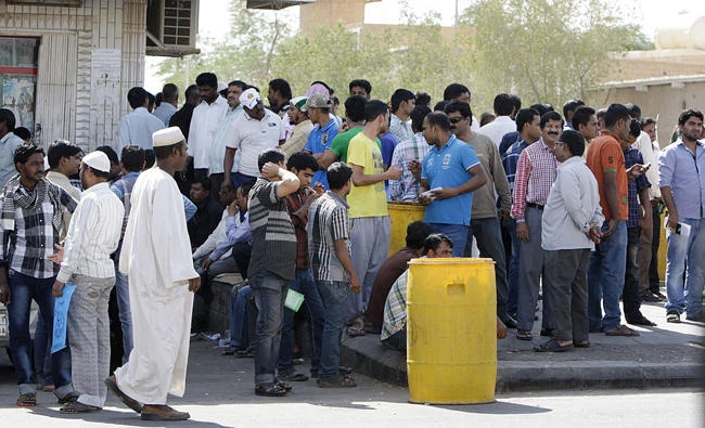 In this photo taken on November 3, 2013, foreign workers gather outside the immigration department in RIyadh to get visas and legalize their work situation. The Saudi government is currently implementing an amnesty program meant to give overstayers a chance to leave the Kingdom without penalty. (AN file photo)