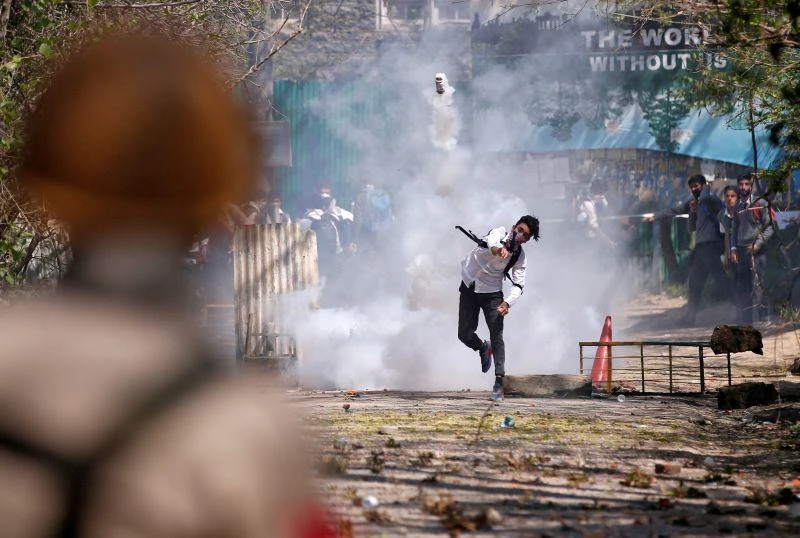 FILE - A Kashmiri student throws back a tear-gas canister fired by Indian police during a protest in Srinagar April 17, 2017. (REUTERS)