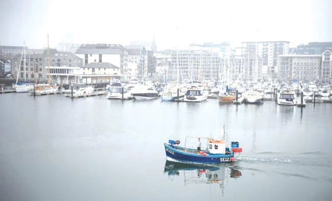 Britain moves to control foreign fishing in its waters