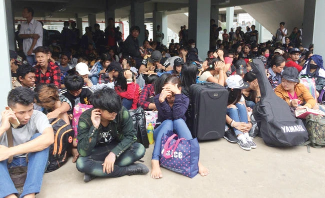 Myanmar workers wait before leaving Thailand at Mae Sot Immigration office in Tak province Thailand on Monday. (AP)