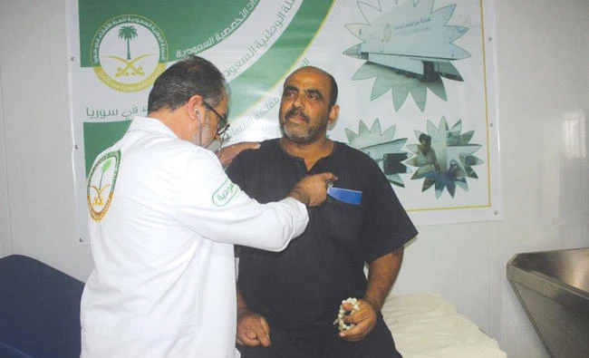 A Syrian patient undergoes a medical test at Zaatari Camp by a medical staff of Saudi Specialized Clinics. (SPA)