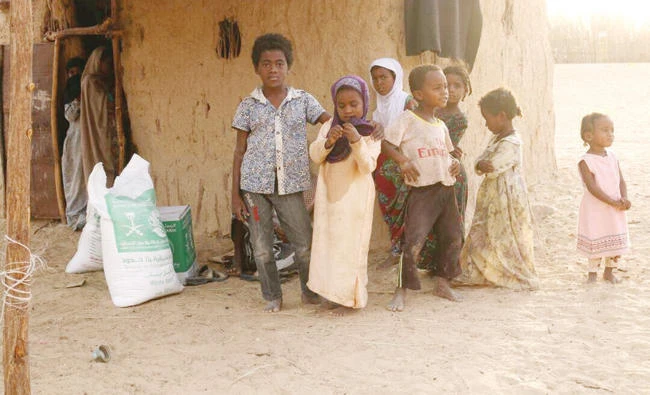 Yemeni children receive food packages from KSRelief in Abyan province. (SPA)