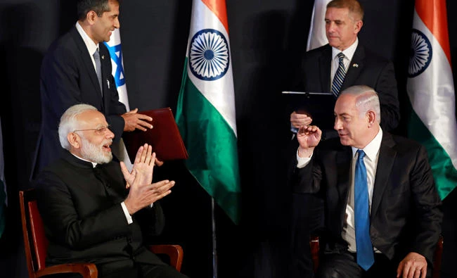 Indian Prime Minister Narendra Modi and his Israeli counterpart Benjamin Netanyahu joke during an exchange of co-operation agreements ceremony in Jerusalem on Wednesday. (Reuters)