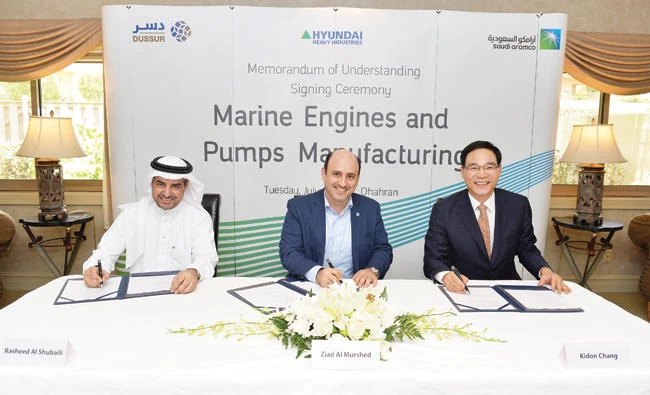 (From left) Rasheed Al Shubaili of Dussur, Ziad Murshed of Saudi Aramco and Kidon Change of Hyundai Heavy Industries at the MoU signing ceremony. (AN photo)