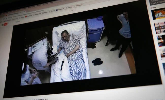 A video clip shows China's jailed Nobel Peace laureate Liu Xiaobo lying on a bed receiving medical treatment at a hospital on a computer screen in Beijing, in this June 29 file photo. (AP)