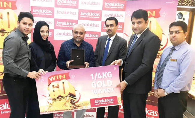 Zara Malik, second from left, won 0.25 kg gold in Joyalukkas Jewellery’s campaign.