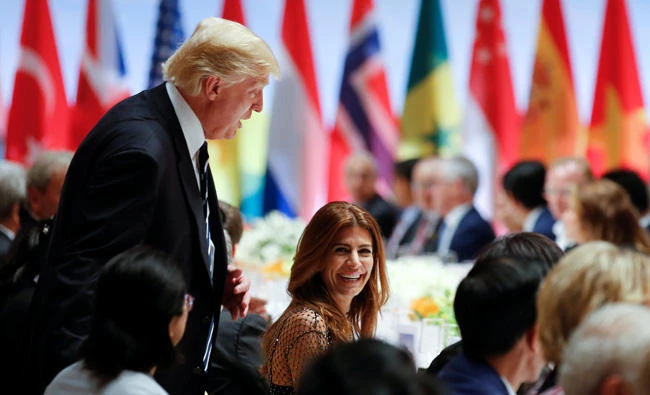 US President Donald Trump and the wife of the Argentinia's President Juliana Awada attend the banquet after a concert of the participants of the G20 summit and their spouses at the Elbphilharmonie concert hall during the G20 Summit in Hamburg, Germany, on July 7, 2017. (AFP / POOL / AXEL SCHMIDT)