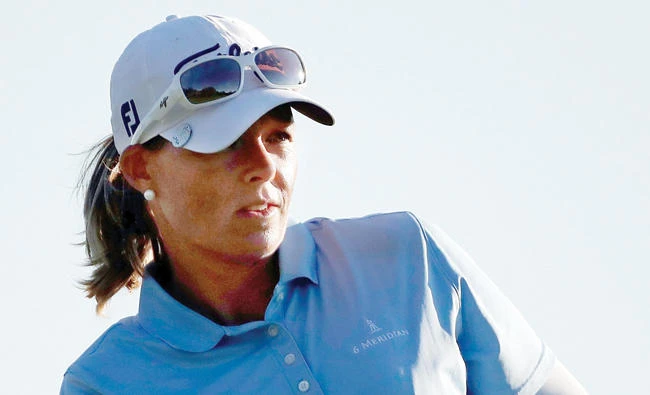 Katherine Kirk of Australia watches her tee shot on the 16th hole during the third round of the Thornberry Creek LPGA Classic at Thornberry Creek at Oneida on Saturday in Oneida, Wisconsin. (AFP)