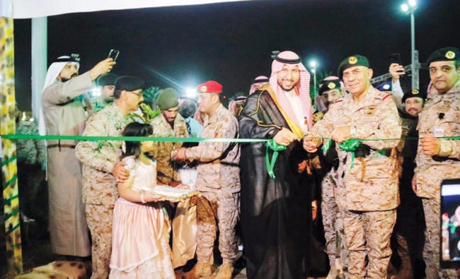 Prince Bandar bin Nasser, chairman of the Supreme Committee of Pride and Honor for Martyrs and Maj. Gen. Saad Al-Qarni, commander of the Western Region army, inaugurate the festival in Jeddah.