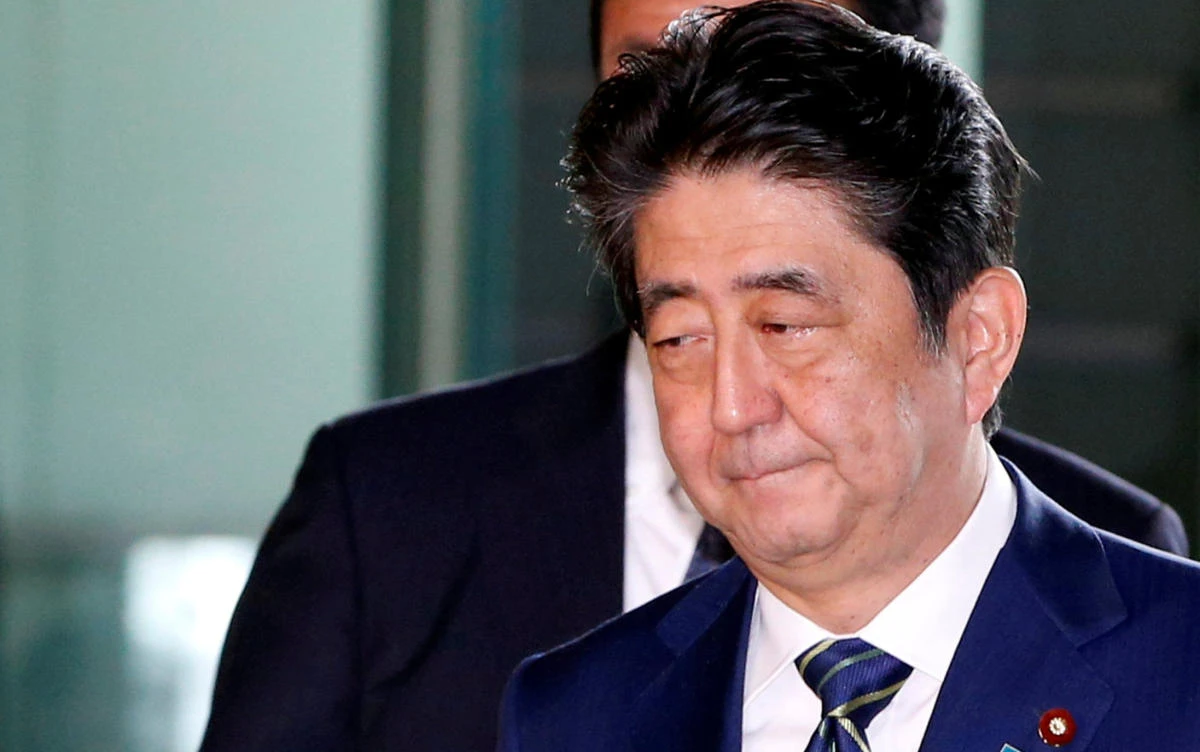 Japan's Prime Minister Shinzo Abe arrives at his office in Tokyo on July 3, 2017. (REUTERS/Kim Kyung-Hoon)