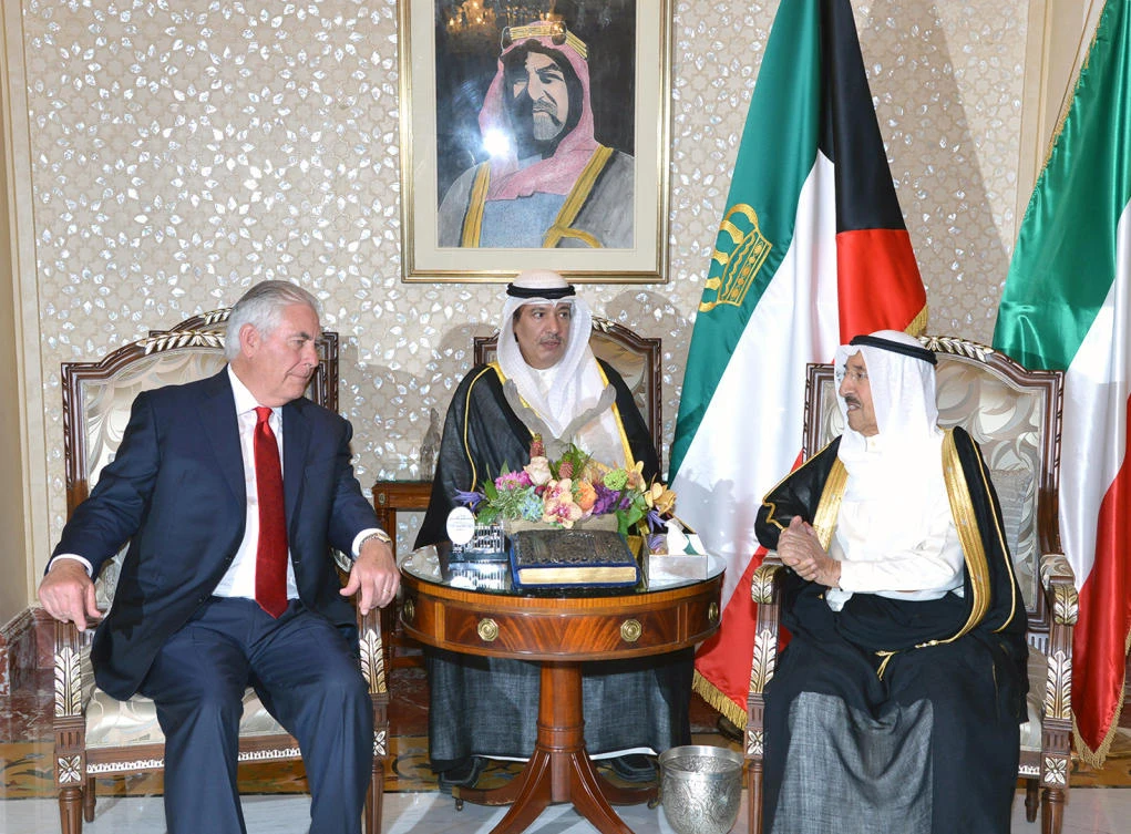 Emir of Kuwait, Sheikh Sabah Al-Sabah receives US Secretary of State Rex Tillerson at Bayan Palace in Kuwait City. (AFP PHOTO/KUNA)