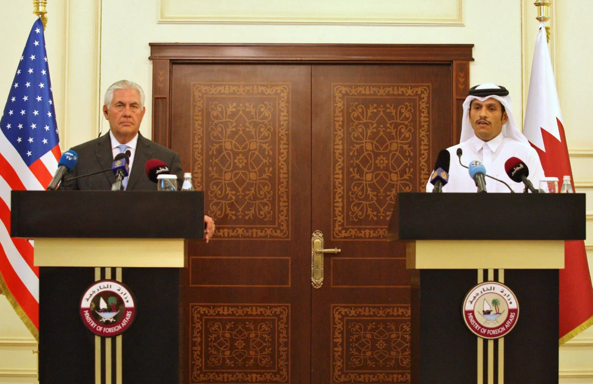 Qatar’s foreign minister Sheikh Mohammed bin Abdulrahman Al-Thani (R) and US Secretary of State Rex Tillerson attend a joint news conference in Doha, Qatar, July 11, 2017. (Reuters)