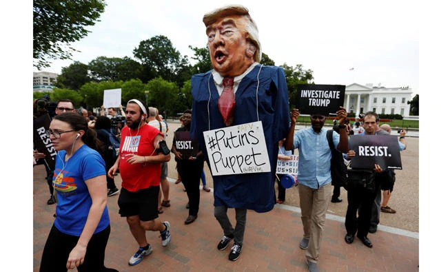 Protesters against US President Donald Trump's eldest son Donald Trump Jr., who agreed last year to meet a woman he was told was a Russian government lawyer, gather to speak out in front of the White House in Washington, D.C., on Tuesday. (REUTERS/Jonathan Ernst)