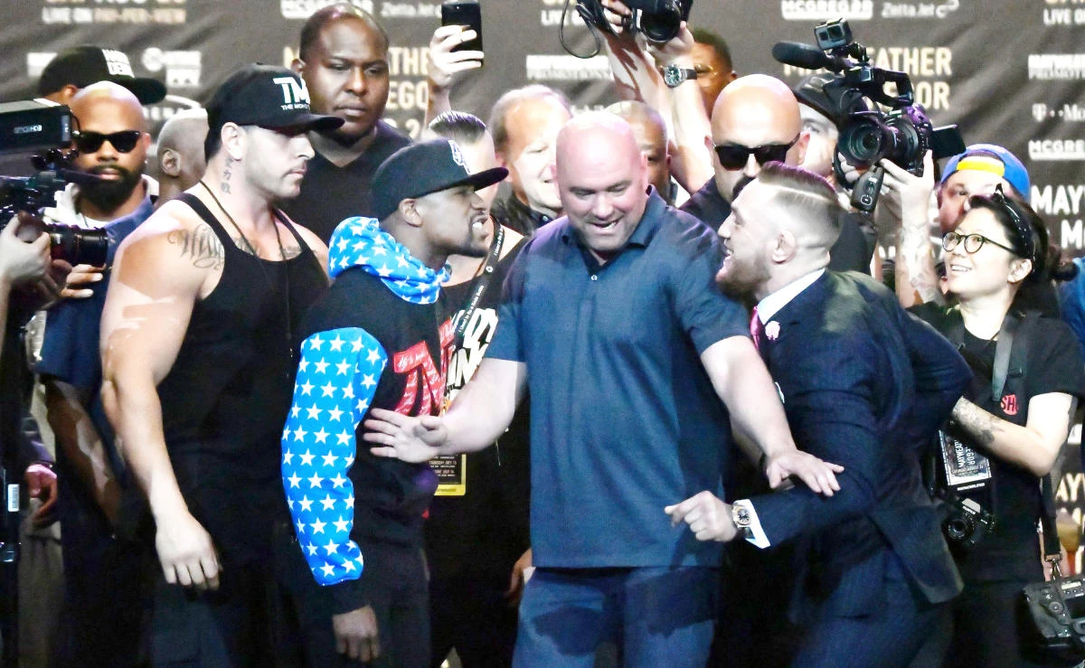 Floyd Mayweather Jr., left, faces off for the first time with UFC fighter Conor McGregor during a press call at the Staples Center in Los Angeles, California, on Tuesday. The two will fight Aug. 26 in Las Vegas, Nevada. (AFP)