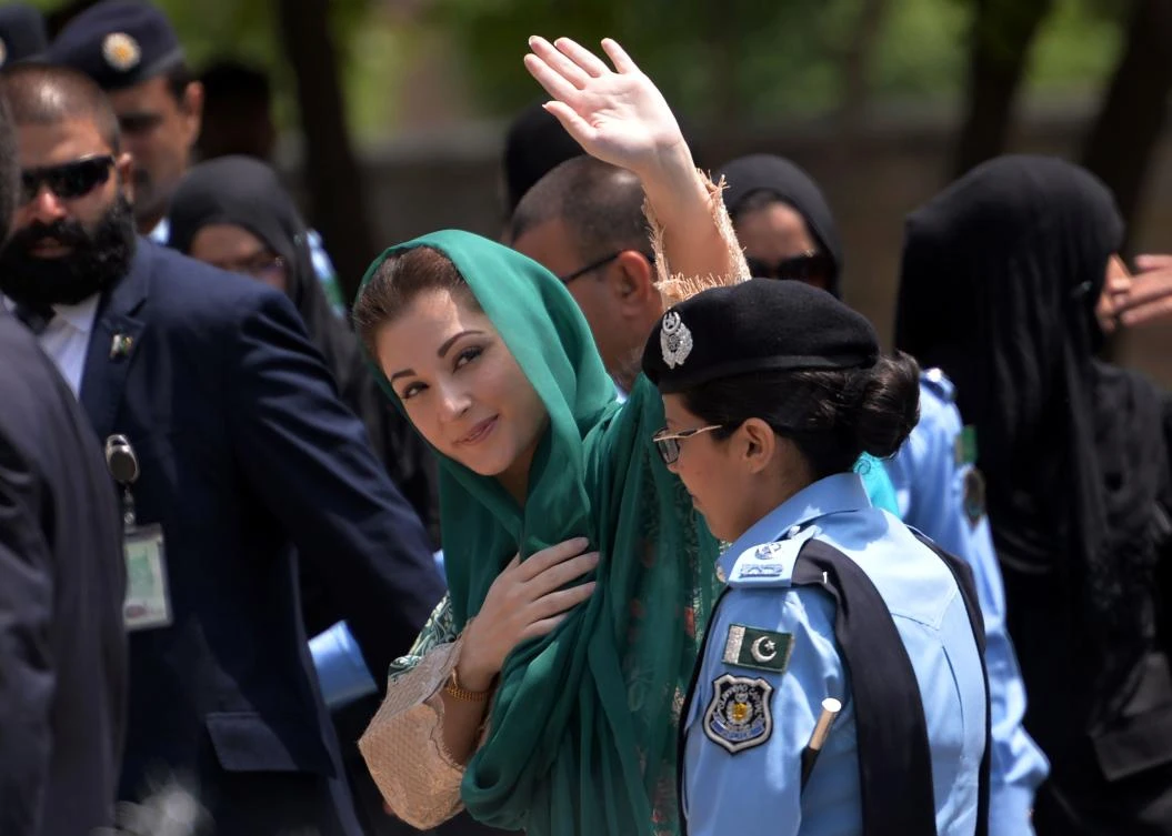 The daughter of Pakistani Prime Minister Nawaz Sharif, Maryam Nawaz (C), is escorted by security as she arrives to appear before an anti-corruption commission at the Federal Judicial Academy in Islamabad on July 5, 2017. Pakistan's Prime Minister Nawaz Sharif and his children are accused of graft in an ongoing case which has captivated Pakistan and threatened to topple the prime minister after the Panama Papers leak last year linked the family to offshore businesses. The Supreme Court issued a split ruling calling for a joint investigation team of anti-corruption officials along with the powerful Inter-Services Intelligence (ISI) and Military Intelligence to probe the claims and issue a report within 60 days. (AFP)