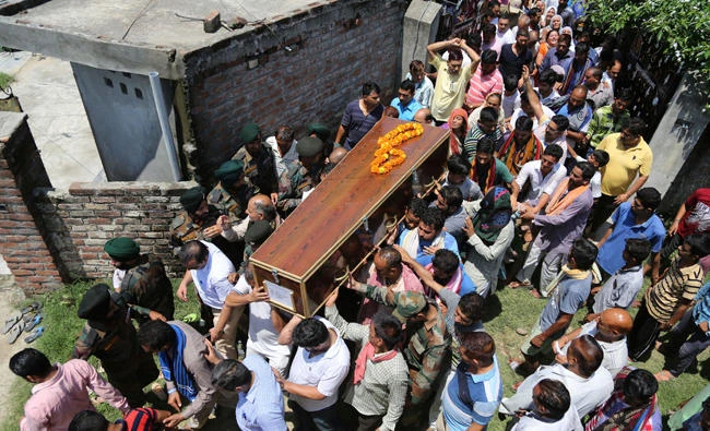 Relatives and friends carry the body of Ranjeet Singh, an Indian army soldier who was killed in cross-border firing with Pakistan. (AP)