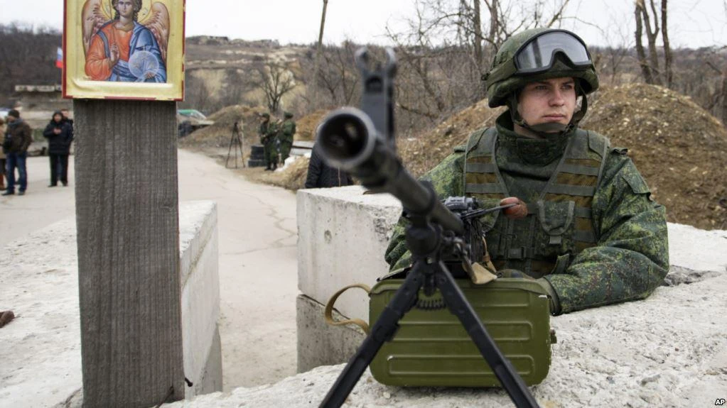 A separatist rebel guards a check point at the village of Luhanska, Ukraine, in this file photo. (AP)