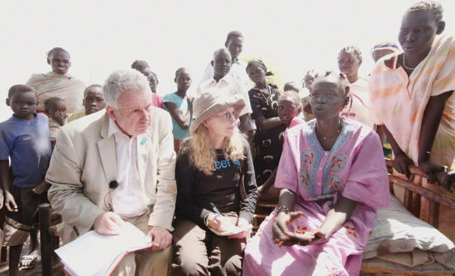 Martin Bell visits South Sudan with Mia Farrow in 2011. (UNICEF)