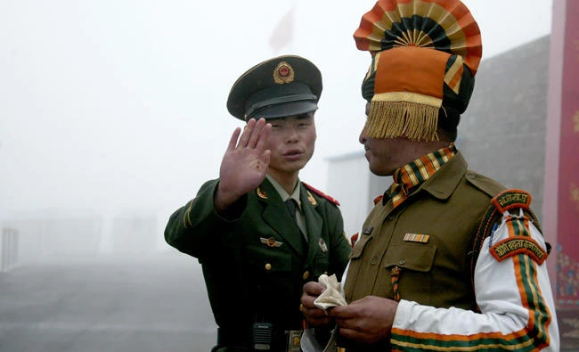 A Chinese soldier, left, talks to an Indian soldier at the Nathu La border crossing between India and China in India's northeastern Sikkim state. (AFP file photo)