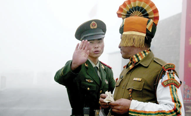 A Chinese soldier, next to an Indian soldier at the Nathu La border crossing between India and China in India's northeastern Sikkim state in this file photo. (AFP)