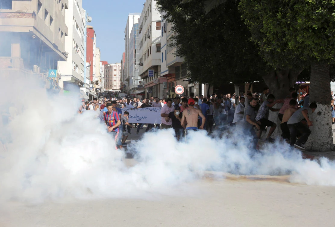 Riot police fired tear gas towards protesters during a demonstration against alleged corruption in the town of Al-Hoceima, Morocco, on July 20, 2017. (REUTERS/Youssef Boudlal)