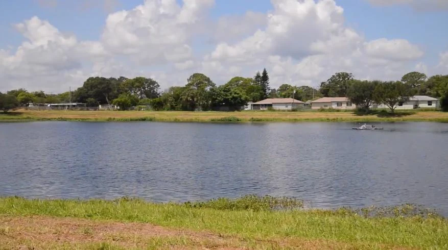 Teens taunting a drowning man in Bracco Pond in Cocoa. (Photo courtesy: screen grab)